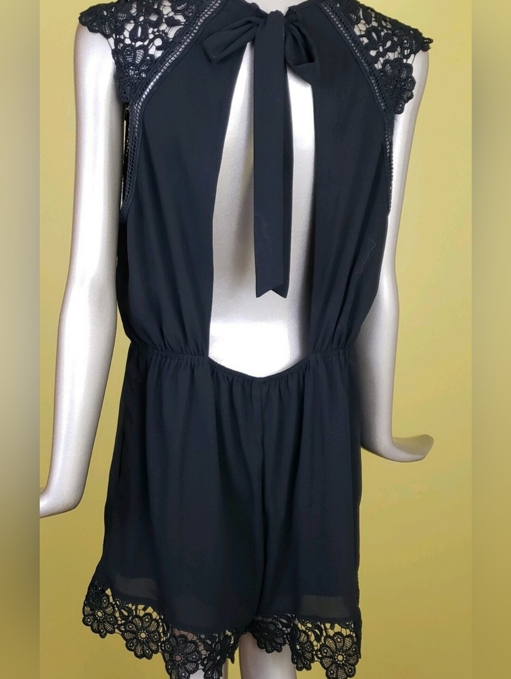 Express Open Back Black Lace Romper Sz 2 With Lots Of Stretch At Waist